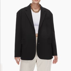 Aritzia Babaton Vogue Blazer Size 3. 🤍